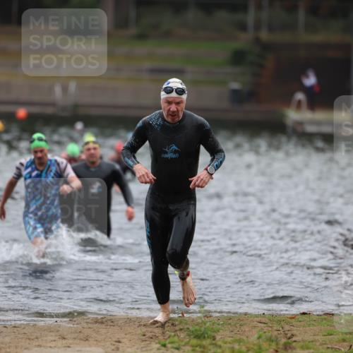 14.09.2025 - Stadtparktriathlon Michael Strokosch http://msf.ph/oto/8865452 14.09.2025 09:03:49 Schwimmen 383, 391, 406 meine-sportfotos.de