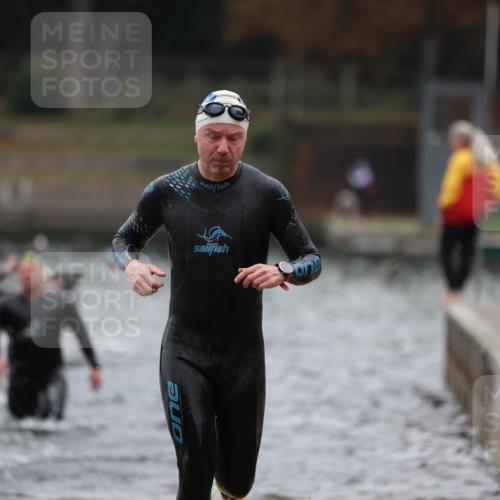 14.09.2025 - Stadtparktriathlon Michael Strokosch http://msf.ph/oto/8865461 14.09.2025 09:03:51 Schwimmen 379, 383, 391, 406, 421 meine-sportfotos.de
