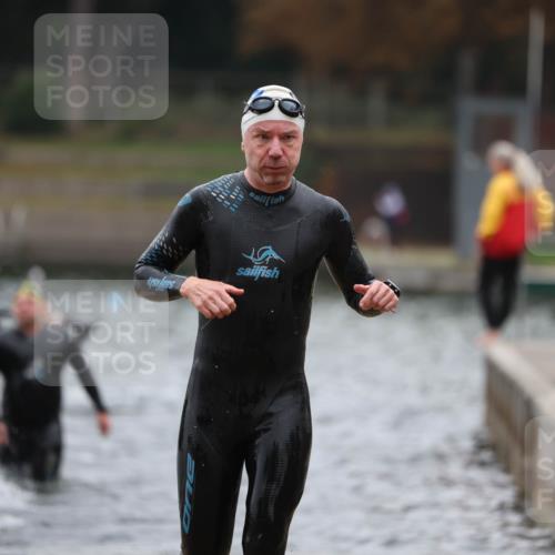 14.09.2025 - Stadtparktriathlon Michael Strokosch http://msf.ph/oto/8865463 14.09.2025 09:03:51 Schwimmen 379, 383, 391, 406, 421 meine-sportfotos.de