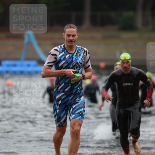 14.09.2025 - Stadtparktriathlon Michael Strokosch http://msf.ph/oto/8865477 14.09.2025 09:03:55 Schwimmen 379, 383, 391, 406, 421 meine-sportfotos.de