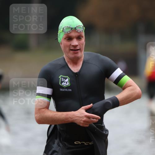 14.09.2025 - Stadtparktriathlon Michael Strokosch http://msf.ph/oto/8865510 14.09.2025 09:04:04 Schwimmen 379, 395, 398, 420, 421, 423 meine-sportfotos.de