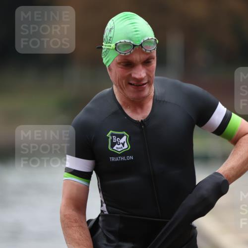14.09.2025 - Stadtparktriathlon Michael Strokosch http://msf.ph/oto/8865515 14.09.2025 09:04:04 Schwimmen 379, 395, 398, 420, 421, 423 meine-sportfotos.de