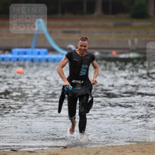 14.09.2025 - Stadtparktriathlon Michael Strokosch http://msf.ph/oto/8865576 14.09.2025 09:04:54 Schwimmen 432 meine-sportfotos.de