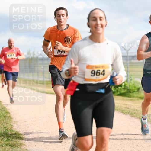 14.09.2025 - Airport Race Dr. Thomas Lammeyer http://msf.ph/oto/8865594 14.09.2025 12:06:03 Laufen 4251, 756, 964 meine-sportfotos.de