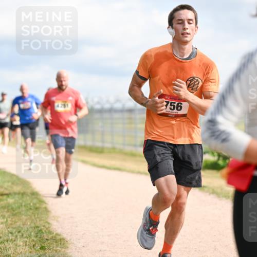 14.09.2025 - Airport Race Dr. Thomas Lammeyer http://msf.ph/oto/8865603 14.09.2025 12:06:04 Laufen 4251, 756, 96 meine-sportfotos.de
