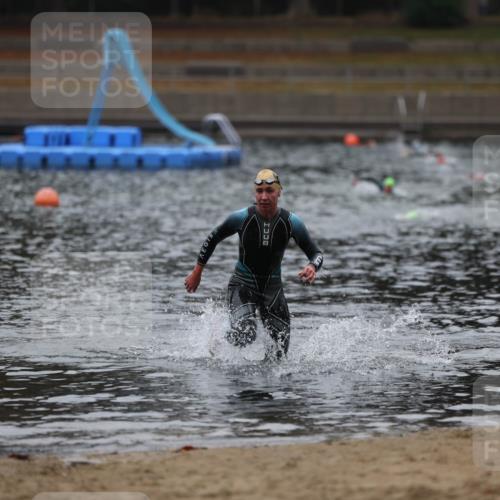 14.09.2025 - Stadtparktriathlon Michael Strokosch http://msf.ph/oto/8865647 14.09.2025 09:10:27 Schwimmen 473 meine-sportfotos.de
