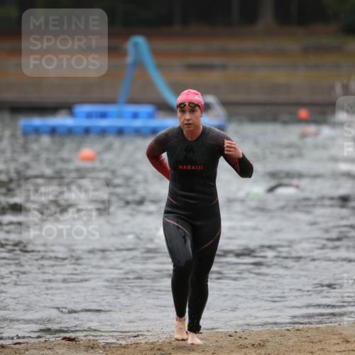 14.09.2025 - Stadtparktriathlon Michael Strokosch http://msf.ph/oto/8865690 14.09.2025 09:10:50 Schwimmen 484, 488 meine-sportfotos.de