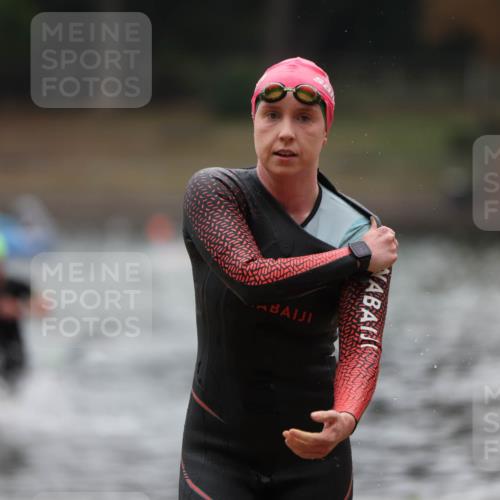14.09.2025 - Stadtparktriathlon Michael Strokosch http://msf.ph/oto/8865704 14.09.2025 09:10:53 Schwimmen 484, 488 meine-sportfotos.de