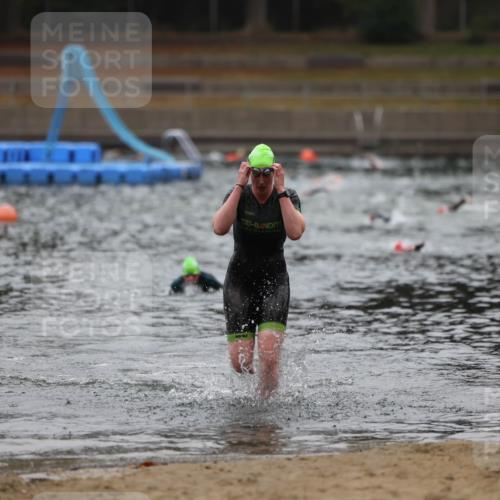 14.09.2025 - Stadtparktriathlon Michael Strokosch http://msf.ph/oto/8865707 14.09.2025 09:10:56 Schwimmen 484, 487, 488 meine-sportfotos.de