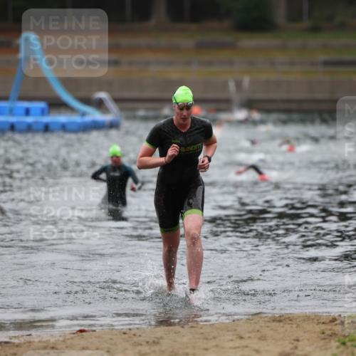 14.09.2025 - Stadtparktriathlon Michael Strokosch http://msf.ph/oto/8865710 14.09.2025 09:10:56 Schwimmen 484, 487, 488 meine-sportfotos.de