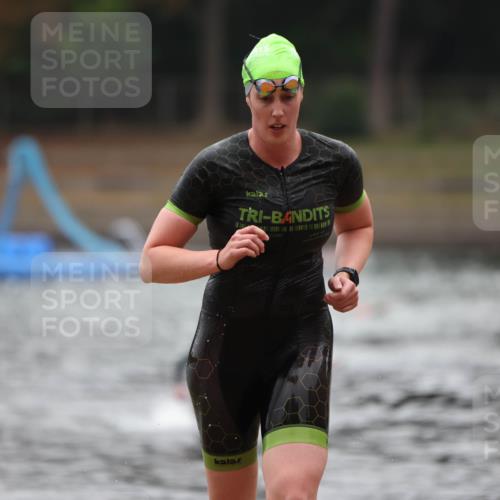 14.09.2025 - Stadtparktriathlon Michael Strokosch http://msf.ph/oto/8865727 14.09.2025 09:11:01 Schwimmen 487, 488 meine-sportfotos.de