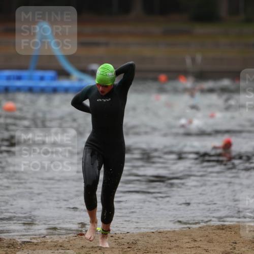 14.09.2025 - Stadtparktriathlon Michael Strokosch http://msf.ph/oto/8865739 14.09.2025 09:11:06 Schwimmen 487, 488 meine-sportfotos.de