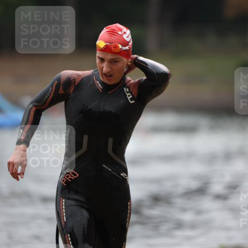 14.09.2025 - Stadtparktriathlon Michael Strokosch http://msf.ph/oto/8865777 14.09.2025 09:11:23 Schwimmen 457, 466 meine-sportfotos.de