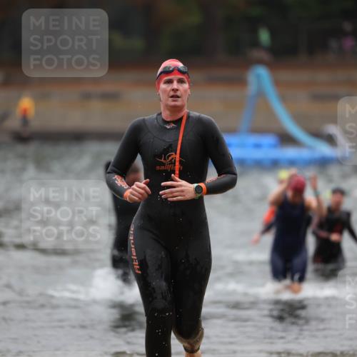14.09.2025 - Stadtparktriathlon Michael Strokosch http://msf.ph/oto/8865921 14.09.2025 09:12:36 Schwimmen 459, 463, 467, 483 meine-sportfotos.de