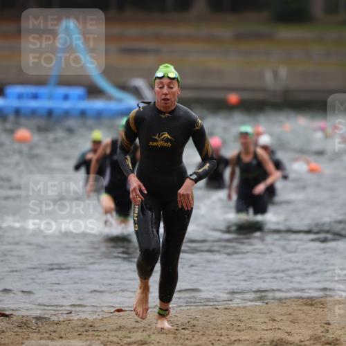 14.09.2025 - Stadtparktriathlon Michael Strokosch http://msf.ph/oto/8866059 14.09.2025 09:13:31 Schwimmen 438, 503 meine-sportfotos.de