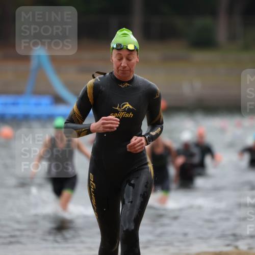 14.09.2025 - Stadtparktriathlon Michael Strokosch http://msf.ph/oto/8866067 14.09.2025 09:13:33 Schwimmen 438, 503 meine-sportfotos.de