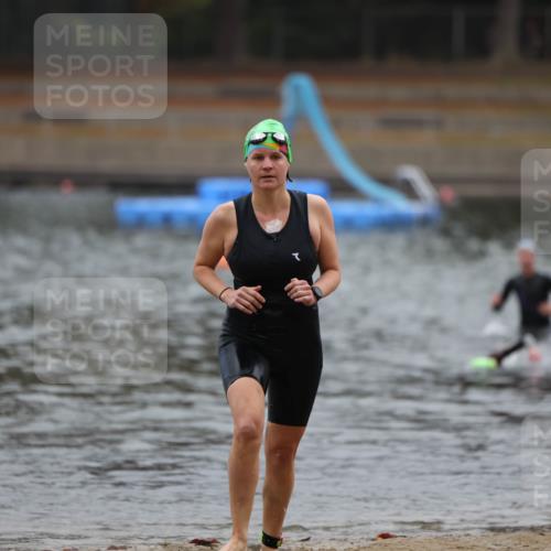 14.09.2025 - Stadtparktriathlon Michael Strokosch http://msf.ph/oto/8866115 14.09.2025 09:13:59 Schwimmen 442, 455, 485, 498 meine-sportfotos.de