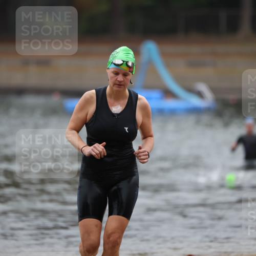 14.09.2025 - Stadtparktriathlon Michael Strokosch http://msf.ph/oto/8866124 14.09.2025 09:14:01 Schwimmen 442, 498 meine-sportfotos.de