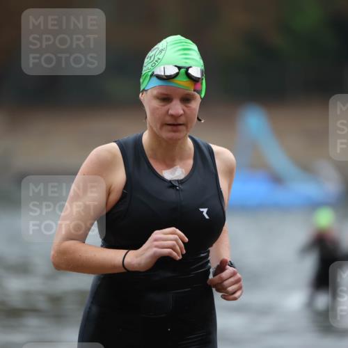 14.09.2025 - Stadtparktriathlon Michael Strokosch http://msf.ph/oto/8866127 14.09.2025 09:14:03 Schwimmen 442, 486, 498 meine-sportfotos.de