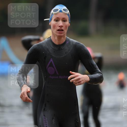 14.09.2025 - Stadtparktriathlon Michael Strokosch http://msf.ph/oto/8866175 14.09.2025 09:14:20 Schwimmen 469, 495, 500, 506 meine-sportfotos.de