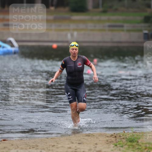 14.09.2025 - Stadtparktriathlon Michael Strokosch http://msf.ph/oto/8866269 14.09.2025 09:16:05 Schwimmen 446 meine-sportfotos.de