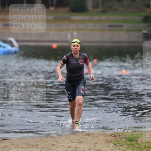 14.09.2025 - Stadtparktriathlon Michael Strokosch http://msf.ph/oto/8866271 14.09.2025 09:16:05 Schwimmen 446 meine-sportfotos.de
