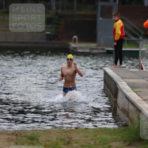 14.09.2025 - Stadtparktriathlon Michael Strokosch http://msf.ph/oto/8866363 14.09.2025 09:42:12 Schwimmen 549 meine-sportfotos.de