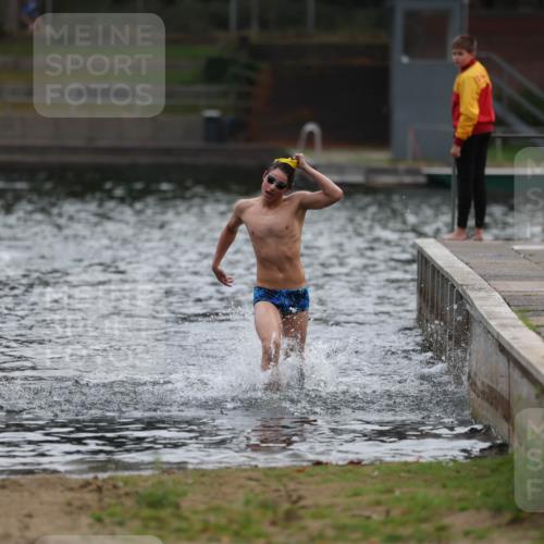 14.09.2025 - Stadtparktriathlon Michael Strokosch http://msf.ph/oto/8866367 14.09.2025 09:42:14 Schwimmen 549 meine-sportfotos.de