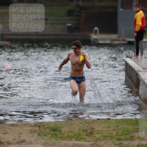 14.09.2025 - Stadtparktriathlon Michael Strokosch http://msf.ph/oto/8866368 14.09.2025 09:42:14 Schwimmen 549 meine-sportfotos.de