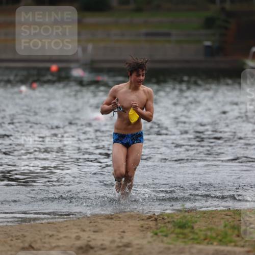 14.09.2025 - Stadtparktriathlon Michael Strokosch http://msf.ph/oto/8866373 14.09.2025 09:42:16 Schwimmen 549 meine-sportfotos.de