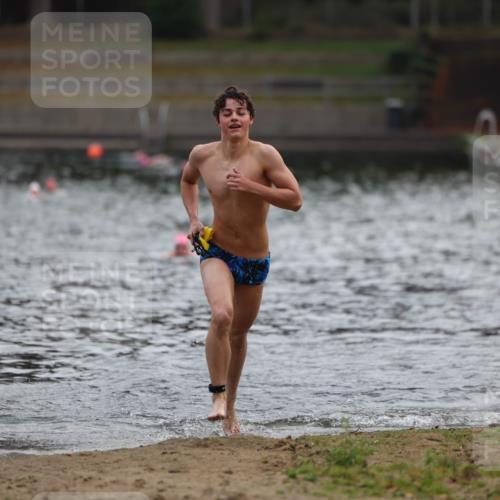 14.09.2025 - Stadtparktriathlon Michael Strokosch http://msf.ph/oto/8866378 14.09.2025 09:42:17 Schwimmen 549 meine-sportfotos.de