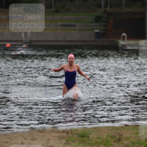 14.09.2025 - Stadtparktriathlon Michael Strokosch http://msf.ph/oto/8866398 14.09.2025 09:42:29 Schwimmen 574 meine-sportfotos.de