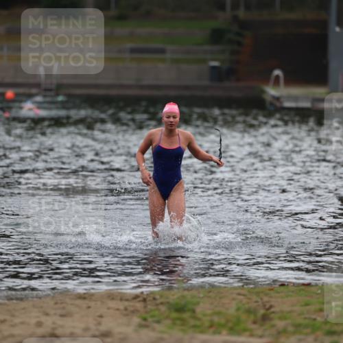 14.09.2025 - Stadtparktriathlon Michael Strokosch http://msf.ph/oto/8866404 14.09.2025 09:42:31 Schwimmen 574 meine-sportfotos.de