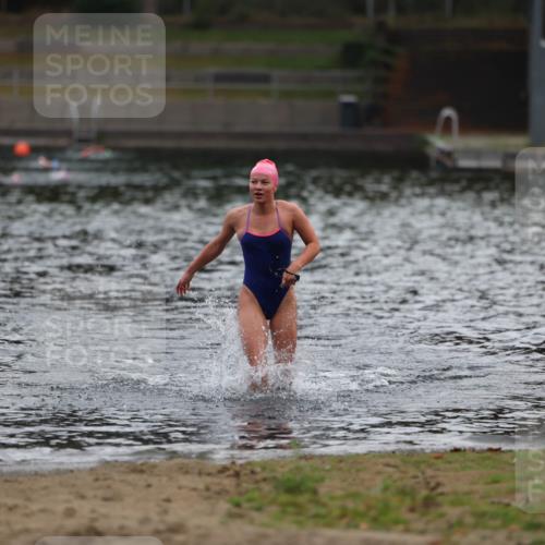 14.09.2025 - Stadtparktriathlon Michael Strokosch http://msf.ph/oto/8866406 14.09.2025 09:42:31 Schwimmen 574 meine-sportfotos.de