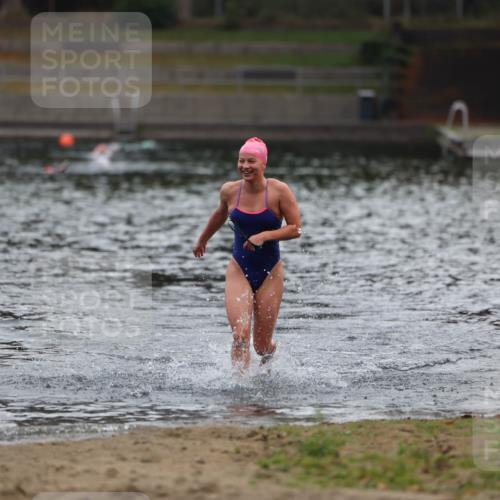 14.09.2025 - Stadtparktriathlon Michael Strokosch http://msf.ph/oto/8866409 14.09.2025 09:42:32 Schwimmen 574 meine-sportfotos.de