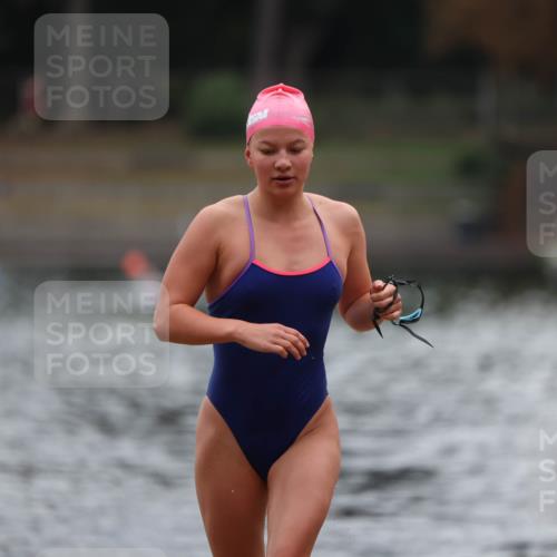 14.09.2025 - Stadtparktriathlon Michael Strokosch http://msf.ph/oto/8866429 14.09.2025 09:42:37 Schwimmen 574 meine-sportfotos.de