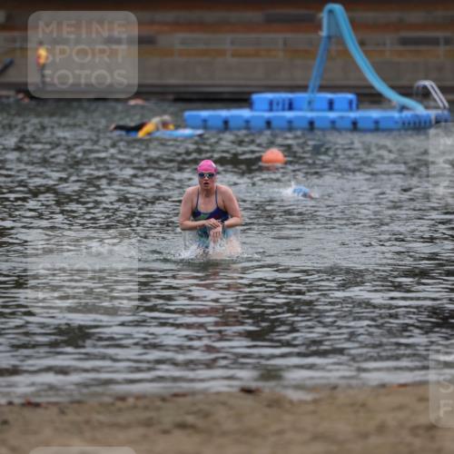 14.09.2025 - Stadtparktriathlon Michael Strokosch http://msf.ph/oto/8866439 14.09.2025 09:43:26 Schwimmen 605 meine-sportfotos.de