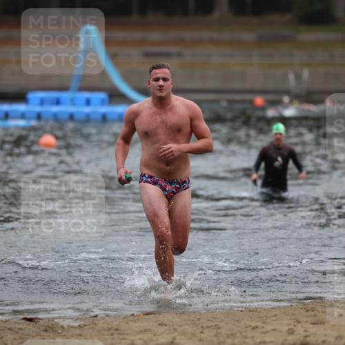 14.09.2025 - Stadtparktriathlon Michael Strokosch http://msf.ph/oto/8866492 14.09.2025 09:44:00 Schwimmen 564 meine-sportfotos.de