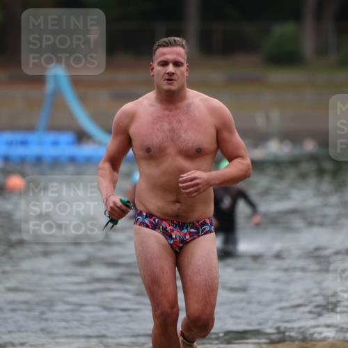 14.09.2025 - Stadtparktriathlon Michael Strokosch http://msf.ph/oto/8866500 14.09.2025 09:44:03 Schwimmen 564 meine-sportfotos.de