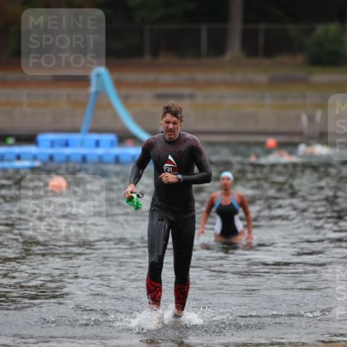 14.09.2025 - Stadtparktriathlon Michael Strokosch http://msf.ph/oto/8866510 14.09.2025 09:44:10 Schwimmen 548 meine-sportfotos.de