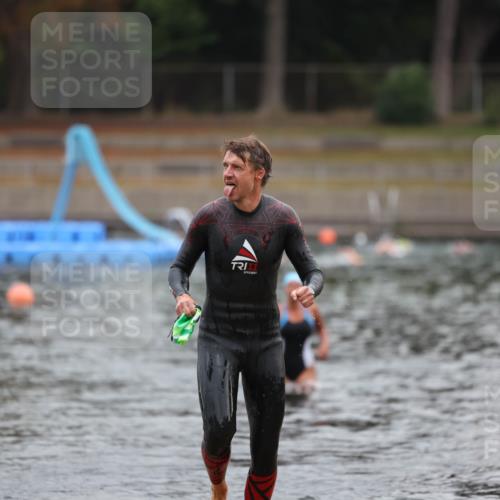 14.09.2025 - Stadtparktriathlon Michael Strokosch http://msf.ph/oto/8866514 14.09.2025 09:44:12 Schwimmen 512, 548 meine-sportfotos.de