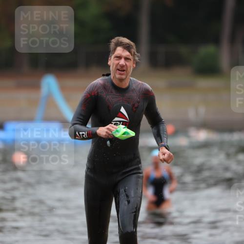 14.09.2025 - Stadtparktriathlon Michael Strokosch http://msf.ph/oto/8866521 14.09.2025 09:44:14 Schwimmen 512, 548 meine-sportfotos.de