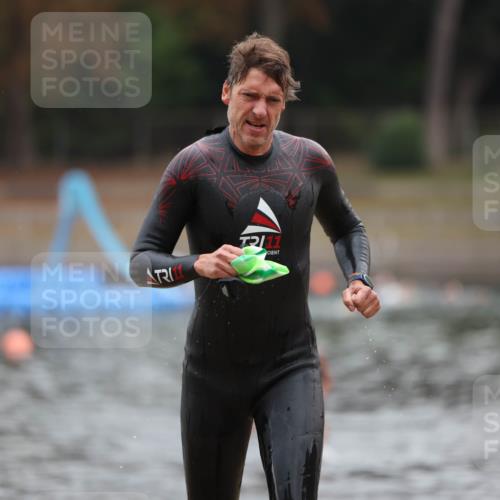 14.09.2025 - Stadtparktriathlon Michael Strokosch http://msf.ph/oto/8866524 14.09.2025 09:44:15 Schwimmen 512, 548 meine-sportfotos.de