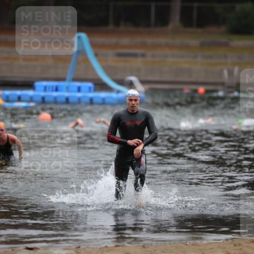 14.09.2025 - Stadtparktriathlon Michael Strokosch http://msf.ph/oto/8866547 14.09.2025 09:45:13 Schwimmen 554 meine-sportfotos.de