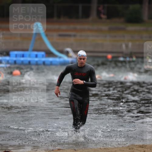 14.09.2025 - Stadtparktriathlon Michael Strokosch http://msf.ph/oto/8866550 14.09.2025 09:45:14 Schwimmen 554 meine-sportfotos.de