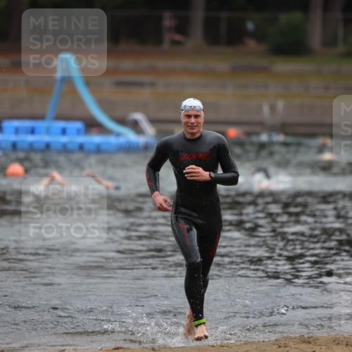 14.09.2025 - Stadtparktriathlon Michael Strokosch http://msf.ph/oto/8866553 14.09.2025 09:45:15 Schwimmen 554 meine-sportfotos.de