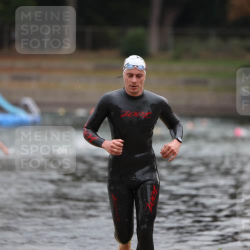 14.09.2025 - Stadtparktriathlon Michael Strokosch http://msf.ph/oto/8866561 14.09.2025 09:45:17 Schwimmen 537, 554 meine-sportfotos.de