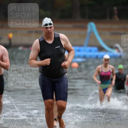 14.09.2025 - Stadtparktriathlon Michael Strokosch http://msf.ph/oto/8866609 14.09.2025 09:45:42 Schwimmen 528, 545, 547, 580, 593, 604 meine-sportfotos.de