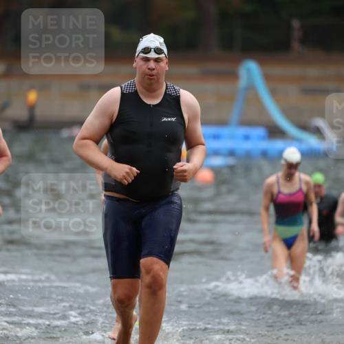 14.09.2025 - Stadtparktriathlon Michael Strokosch http://msf.ph/oto/8866611 14.09.2025 09:45:42 Schwimmen 528, 545, 547, 580, 593, 604 meine-sportfotos.de