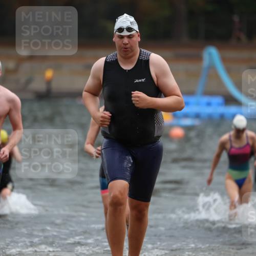 14.09.2025 - Stadtparktriathlon Michael Strokosch http://msf.ph/oto/8866612 14.09.2025 09:45:42 Schwimmen 528, 545, 547, 580, 593, 604 meine-sportfotos.de